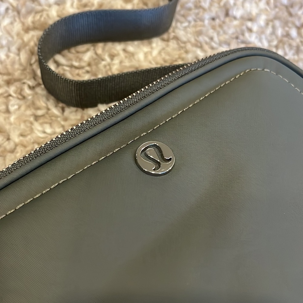 Sold Lululemon Camera Crossbody Bag - Picture 2 of 5